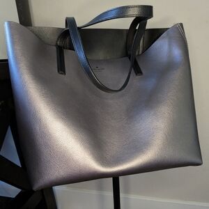 Kate Spade Black Tote Bag with Structured Design and Spacious Interior